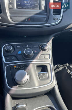 Седан Chrysler 200 2015 в 
