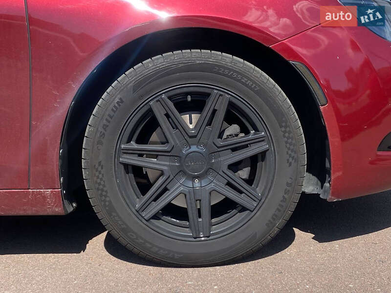 Седан Chrysler 200 2015 в Киеве