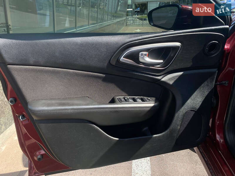 Седан Chrysler 200 2015 в Киеве