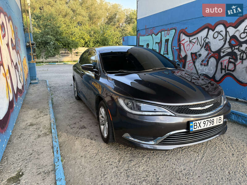 Седан Chrysler 200 2015 в Хмельницком