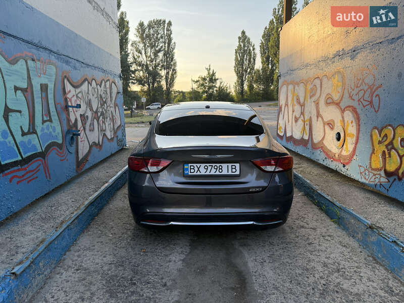 Седан Chrysler 200 2015 в Хмельницком