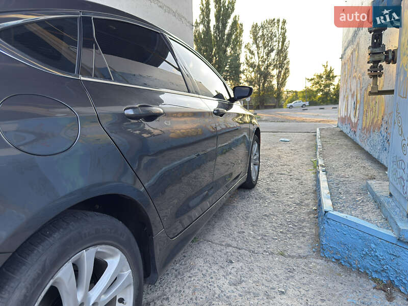 Седан Chrysler 200 2015 в Хмельницком