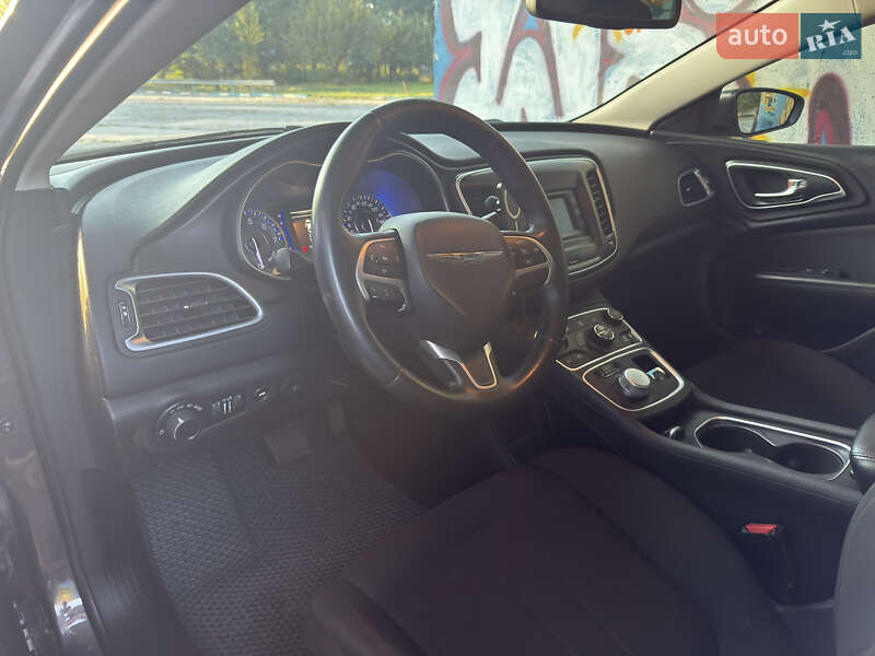 Седан Chrysler 200 2015 в Хмельницком