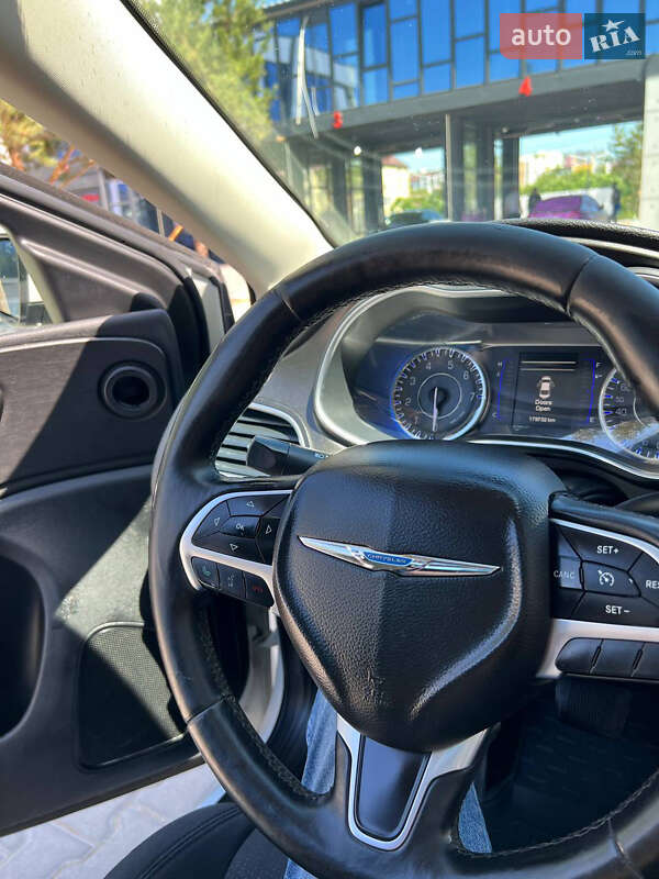 Седан Chrysler 200 2015 в Киеве