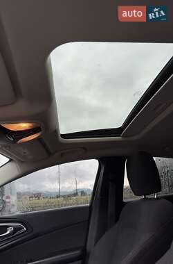 Седан Chrysler 200 2015 в 