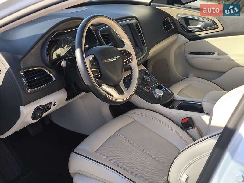 Седан Chrysler 200 2014 в Виннице
