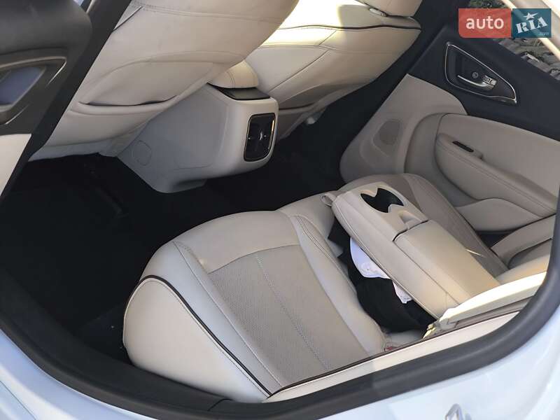 Седан Chrysler 200 2014 в Виннице