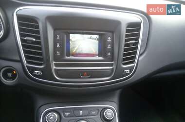 Седан Chrysler 200 2015 в 