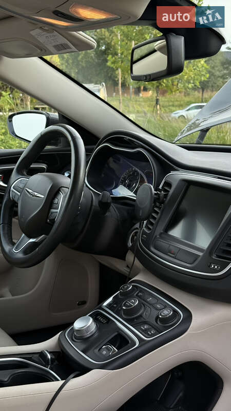 Седан Chrysler 200 2014 в Ровно