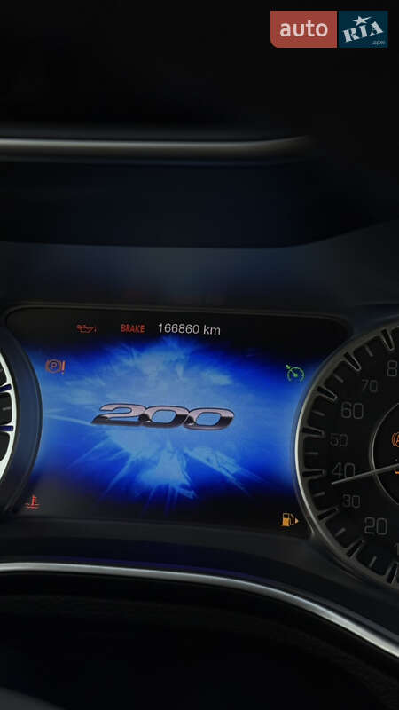 Седан Chrysler 200 2014 в Ровно