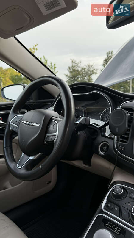 Седан Chrysler 200 2014 в Ровно