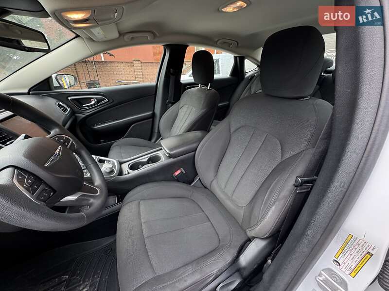 Седан Chrysler 200 2016 в Виннице