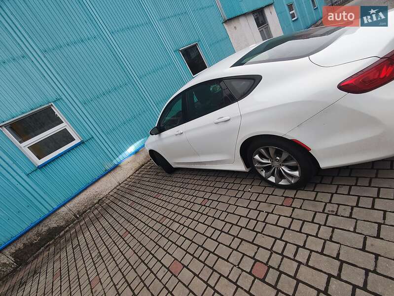 Седан Chrysler 200 2015 в Николаеве