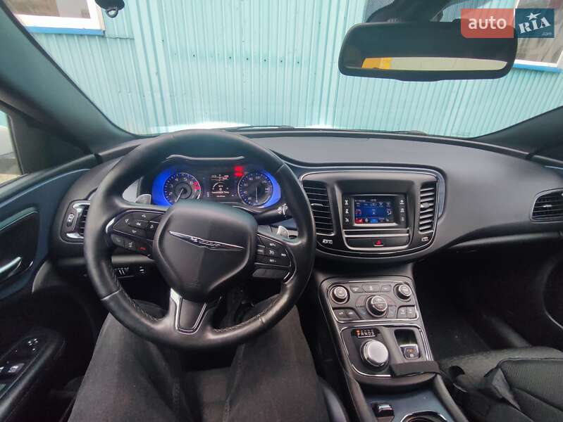 Седан Chrysler 200 2015 в Николаеве