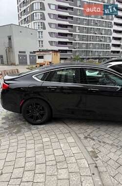 Седан Chrysler 200 2015 в Львове