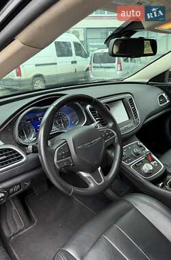 Седан Chrysler 200 2015 в Львове