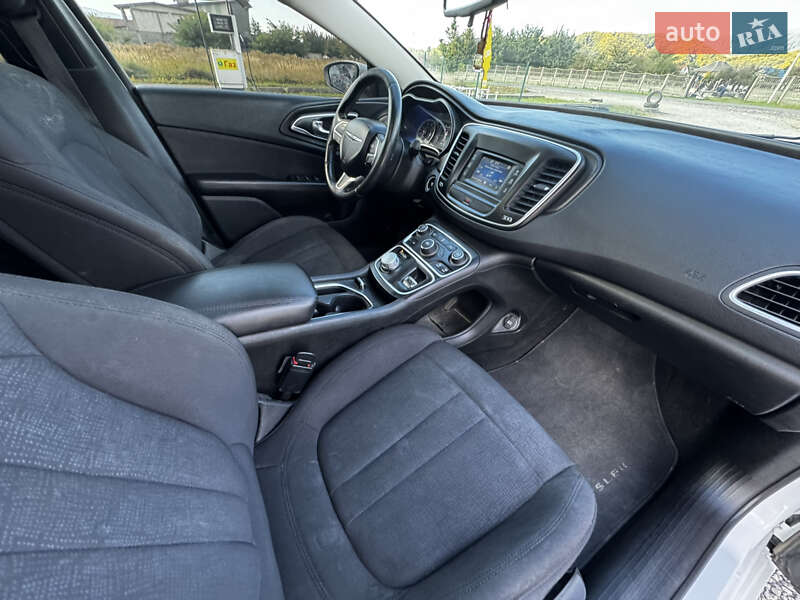 Седан Chrysler 200 2015 в Хусте