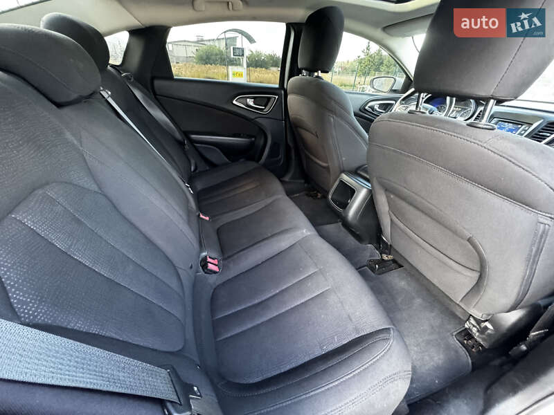 Седан Chrysler 200 2015 в Хусте