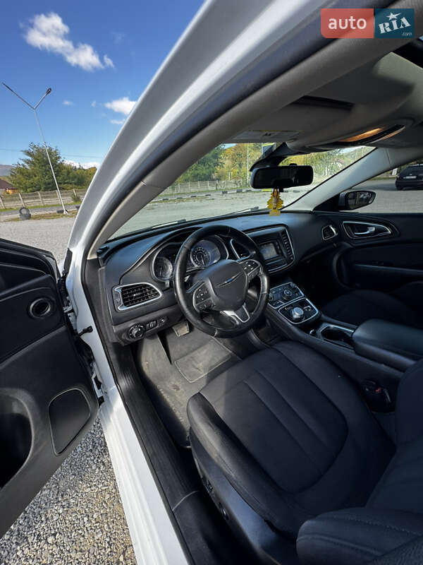 Седан Chrysler 200 2015 в Хусте