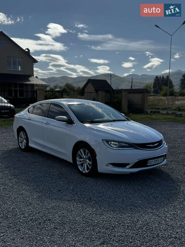 Седан Chrysler 200 2015 в Хусте