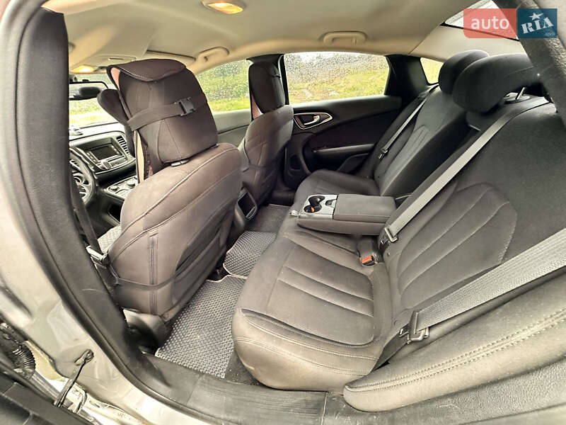 Седан Chrysler 200 2015 в Изяславе