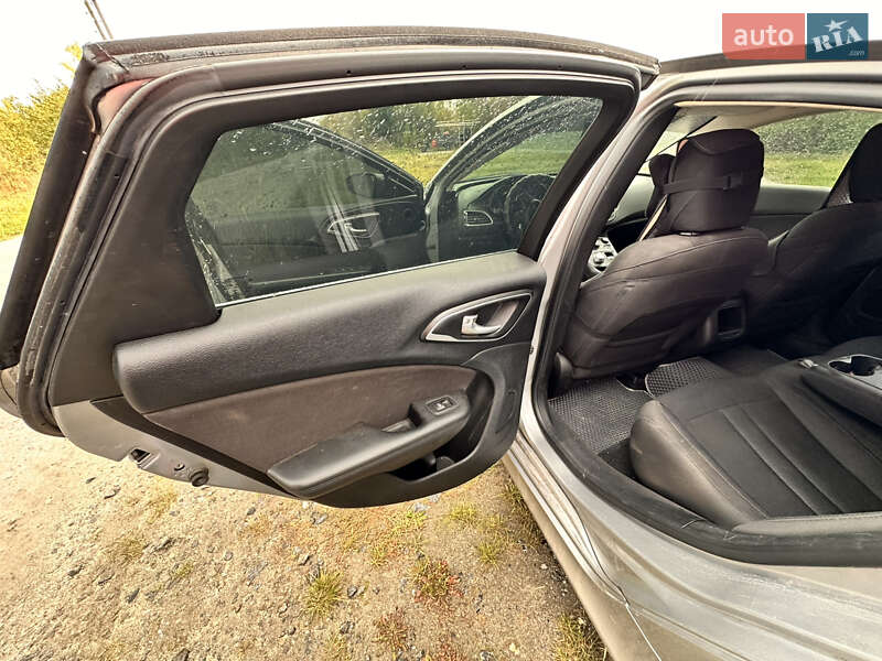 Седан Chrysler 200 2015 в Изяславе