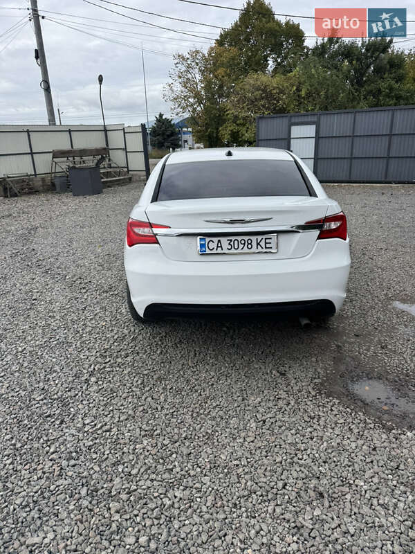 Седан Chrysler 200 2013 в Одессе