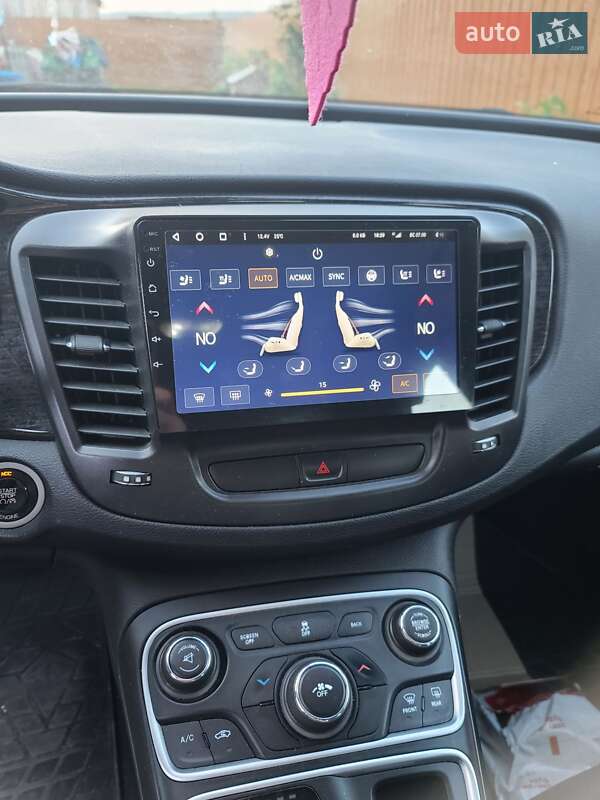 Седан Chrysler 200 2015 в Ивано-Франковске