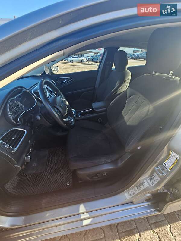 Седан Chrysler 200 2015 в Житомирі