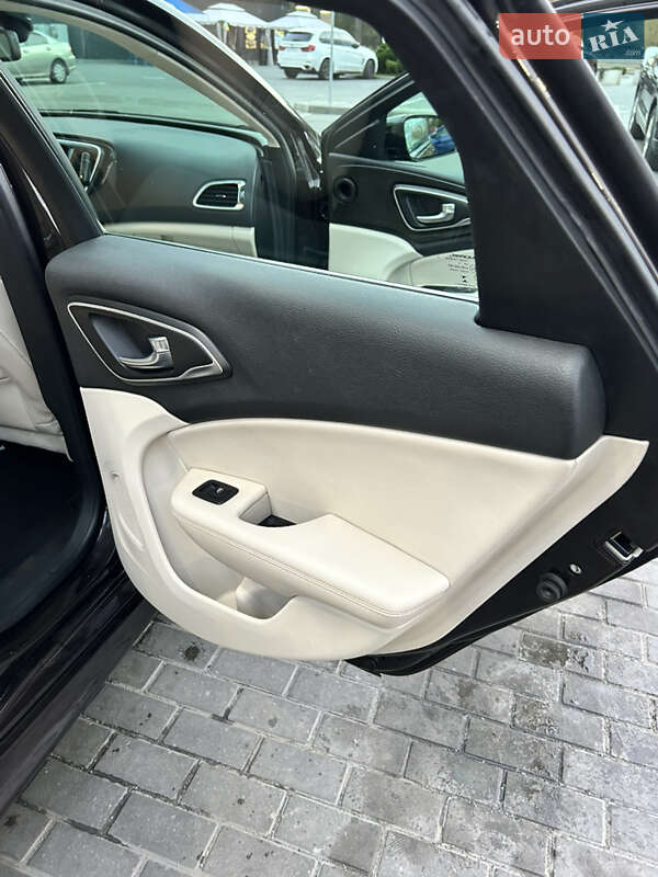 Седан Chrysler 200 2014 в Днепре