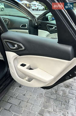Седан Chrysler 200 2014 в 