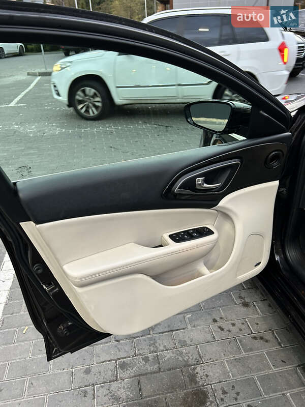 Седан Chrysler 200 2014 в Днепре