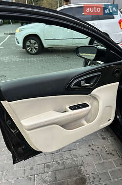 Седан Chrysler 200 2014 в 