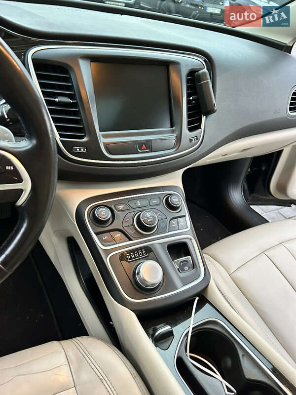 Седан Chrysler 200 2014 в Днепре