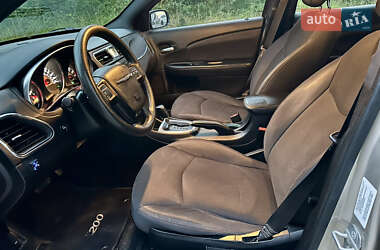 Седан Chrysler 200 2014 в 
