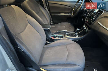 Седан Chrysler 200 2014 в 