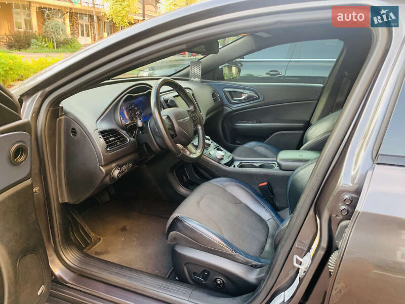 Седан Chrysler 200 2015 в Києві