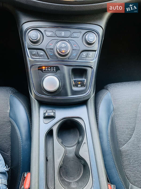 Седан Chrysler 200 2015 в Києві