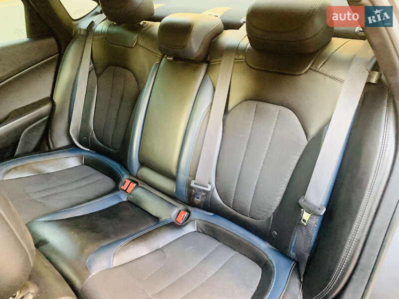 Седан Chrysler 200 2015 в Києві