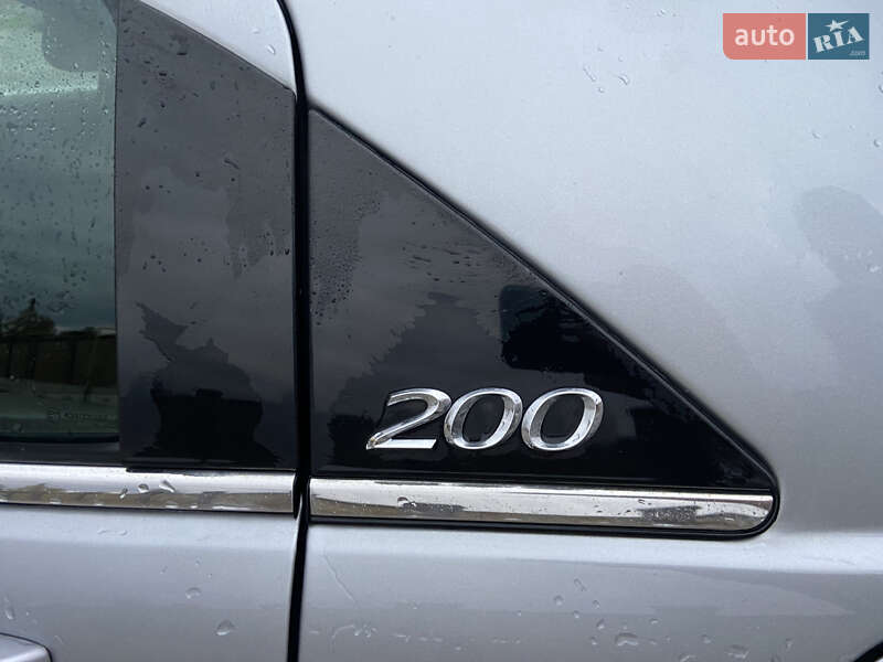 Седан Chrysler 200 2014 в Дубні