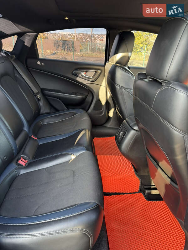 Седан Chrysler 200 2014 в Первомайске