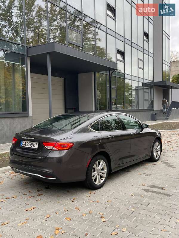 Седан Chrysler 200 2016 в Киеве