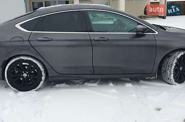Седан Chrysler 200 2015 в Львове