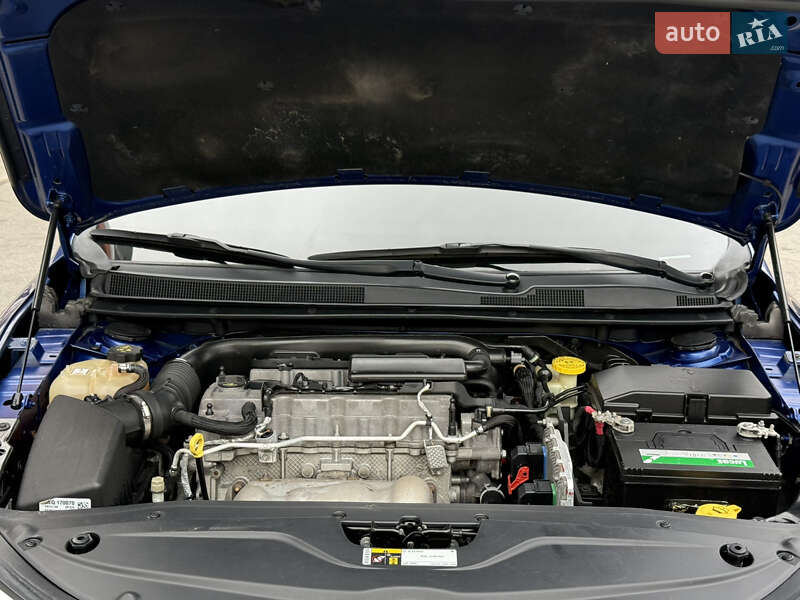 Седан Chrysler 200 2015 в Днепре