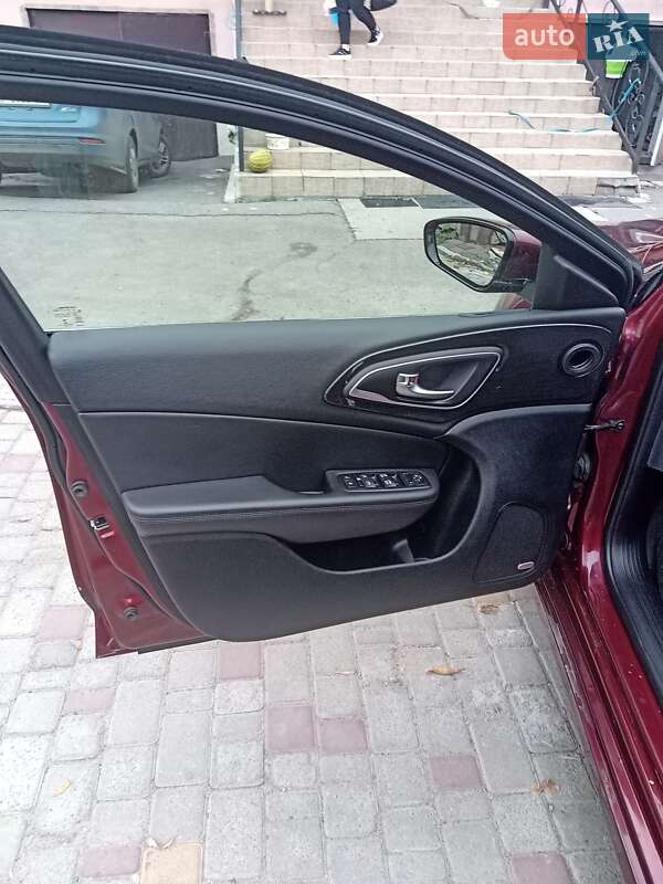 Седан Chrysler 200 2014 в Кременчуге