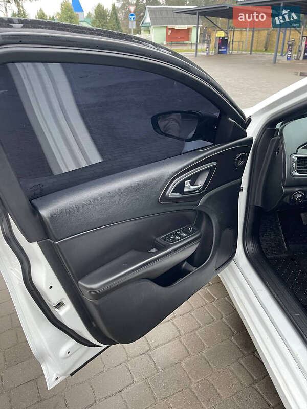 Седан Chrysler 200 2014 в Сарнах фото 10 Седан Chrysler 200 2014 в Сарнах