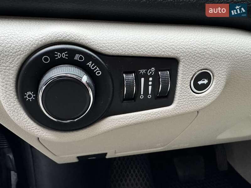 Седан Chrysler 200 2015 в Киеве фото 12 Седан Chrysler 200 2015 в Киеве
