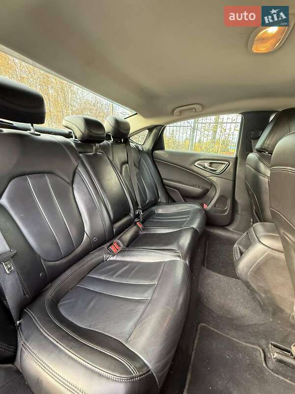 Седан Chrysler 200 2016 в Белогородке фото 12 Седан Chrysler 200 2016 в Белогородке