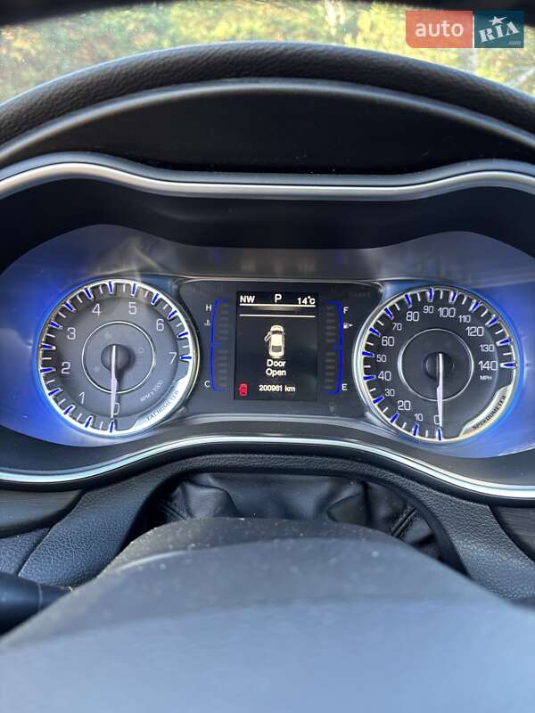 Седан Chrysler 200 2014 в Києві фото 18 Седан Chrysler 200 2014 в Києві
