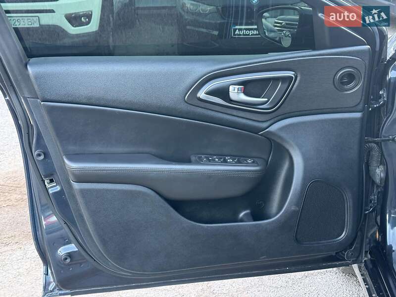 Седан Chrysler 200 2016 в Виннице